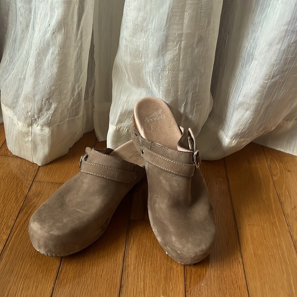 Dansko Mary Jane Clog| wmns 40/9.5 |suade gray| $80 OBO